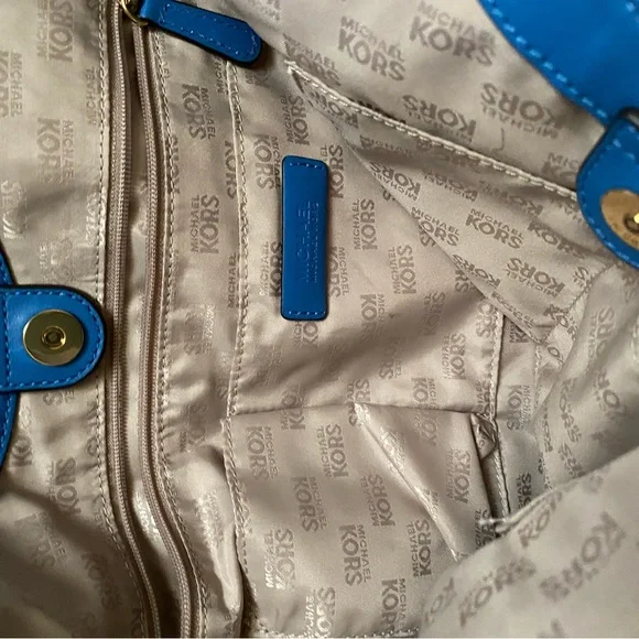 Michael Kors Lilly Heritage blue large tote , leather with gold chain straps. - Picture 3 of 8